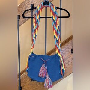 WAYUU INDIGENAN ARTISAN Bucket Handbag Drawstring Tassels Woven Strap Blue Multi